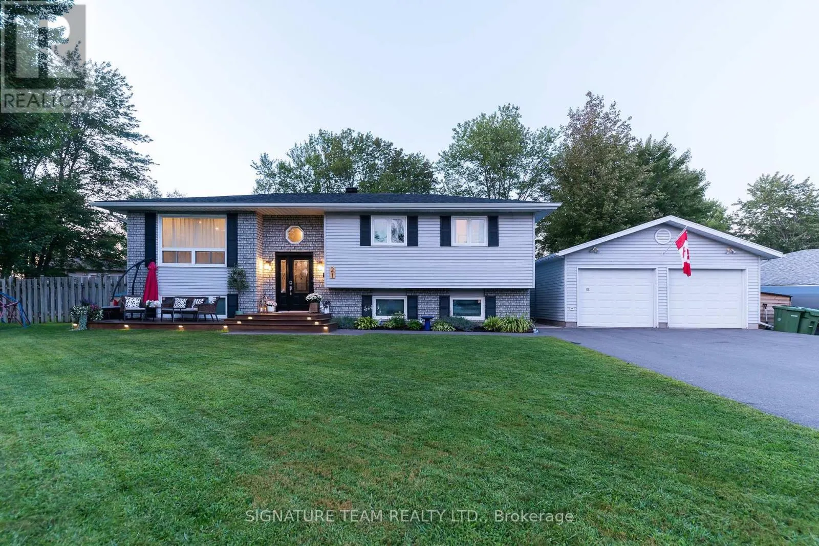 21 LISA CRESCENT