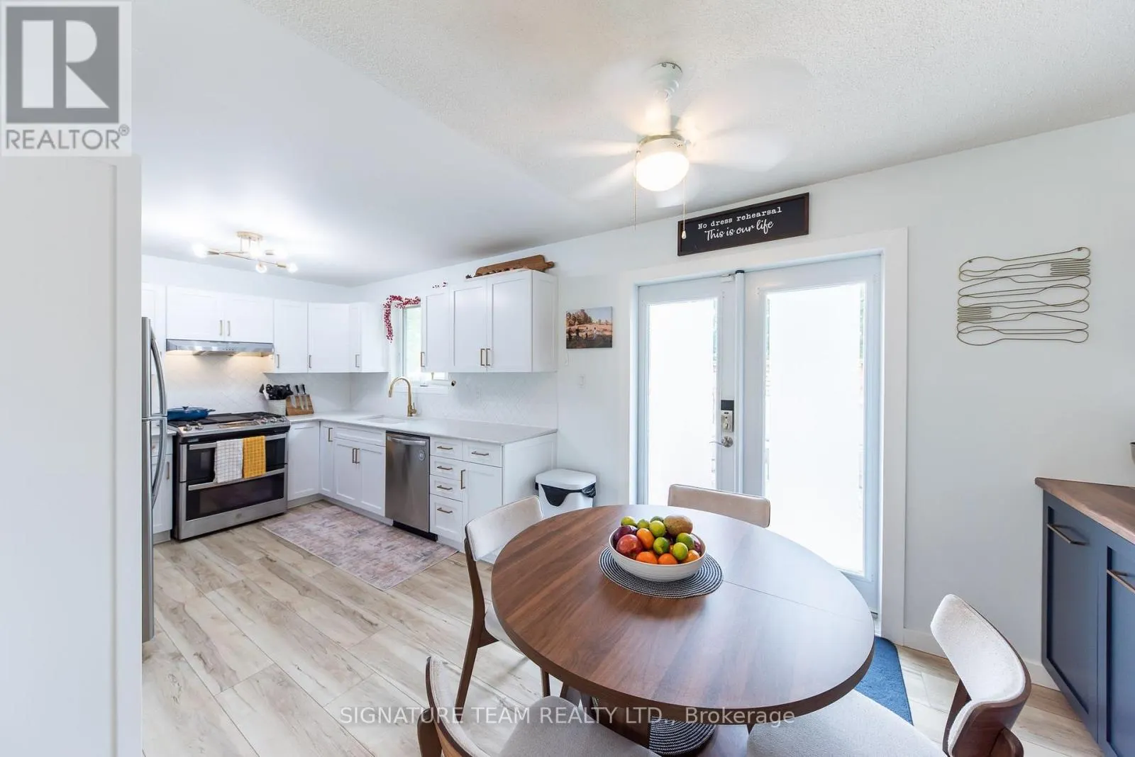 21 LISA CRESCENT