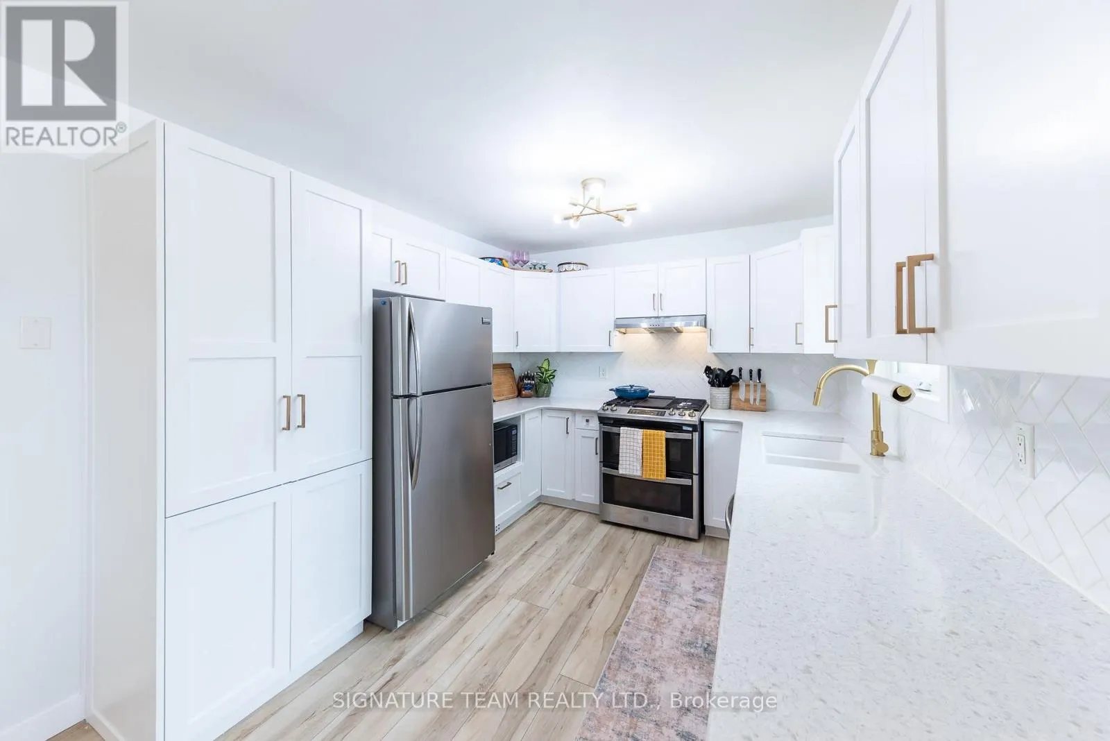 21 LISA CRESCENT