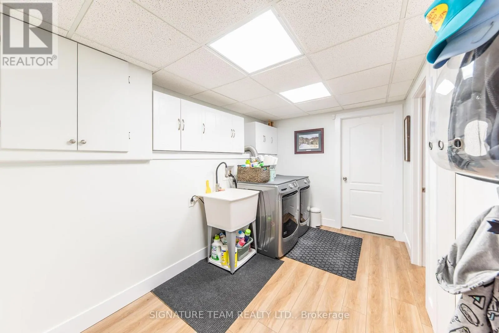 21 LISA CRESCENT