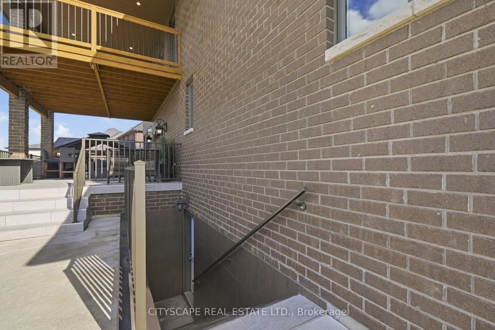 30 AUGUSTUS COURT