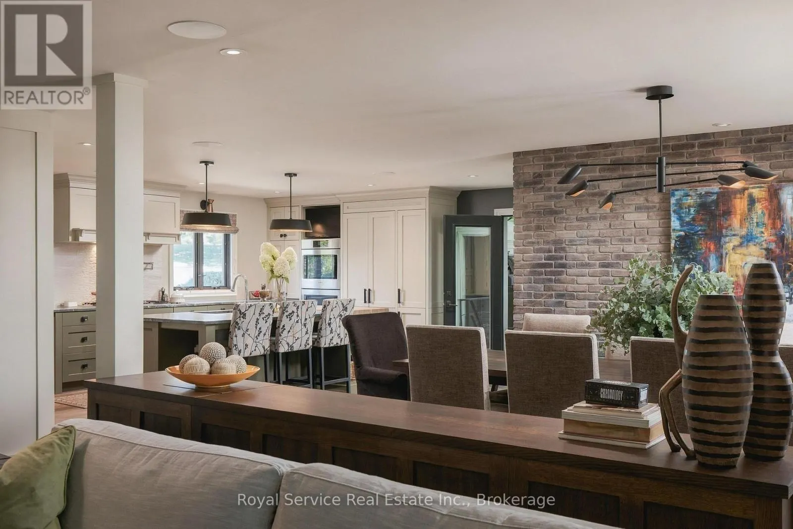 126 RIDGEWOOD ROAD
