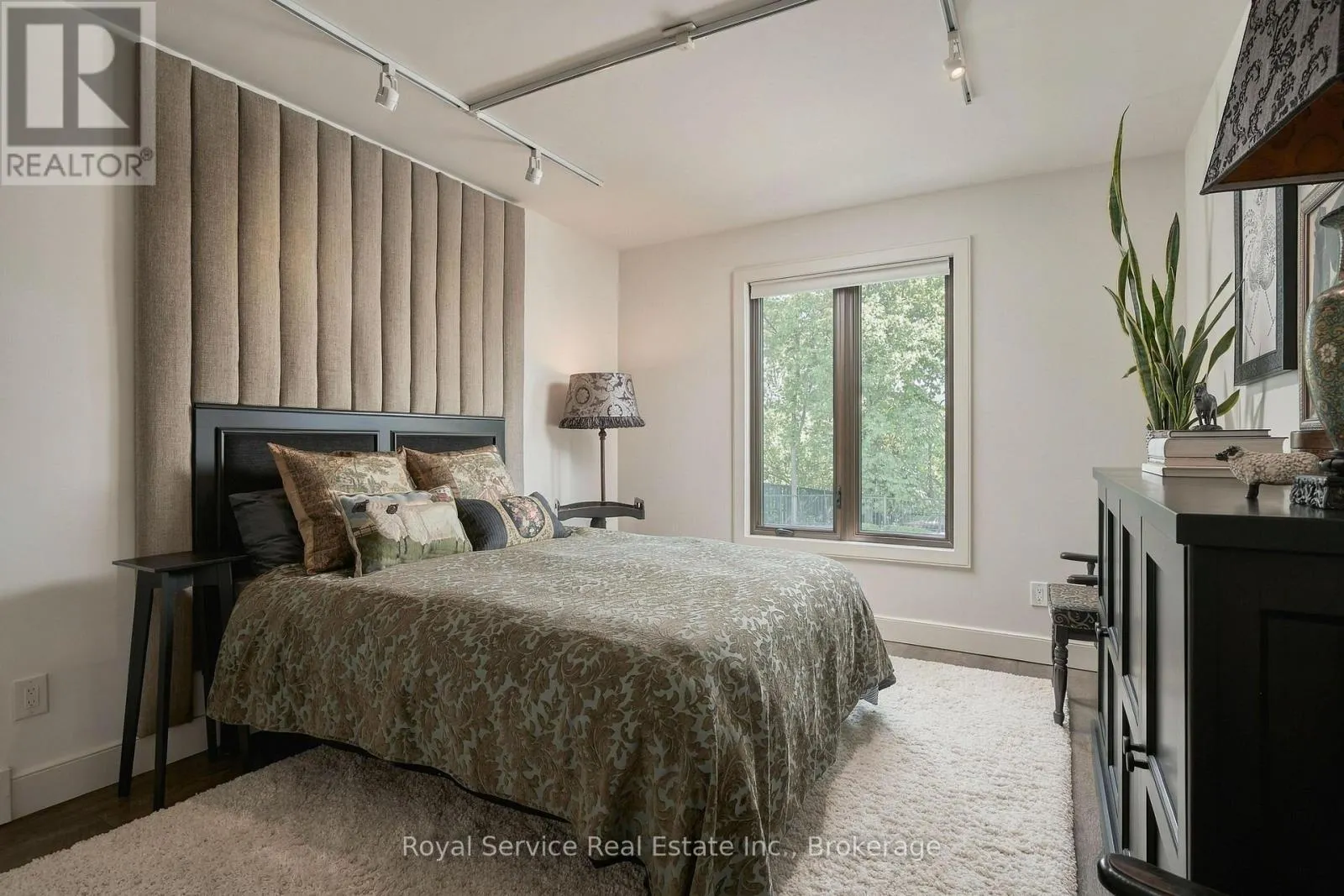 126 RIDGEWOOD ROAD