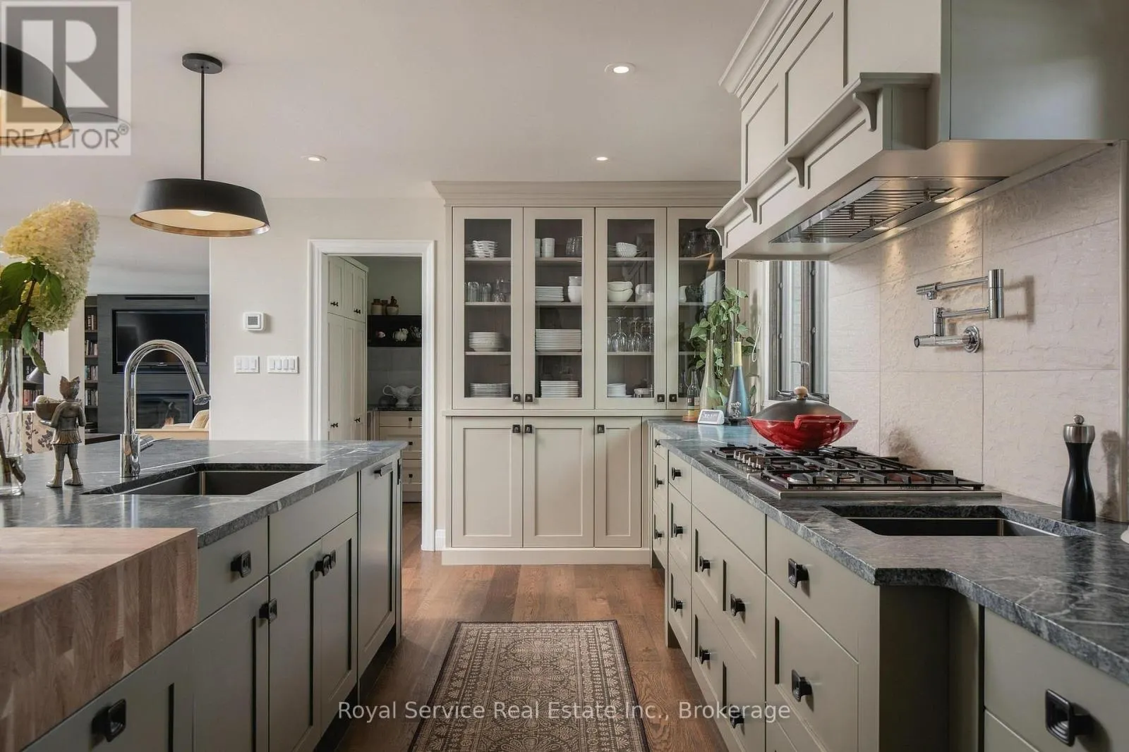 126 RIDGEWOOD ROAD