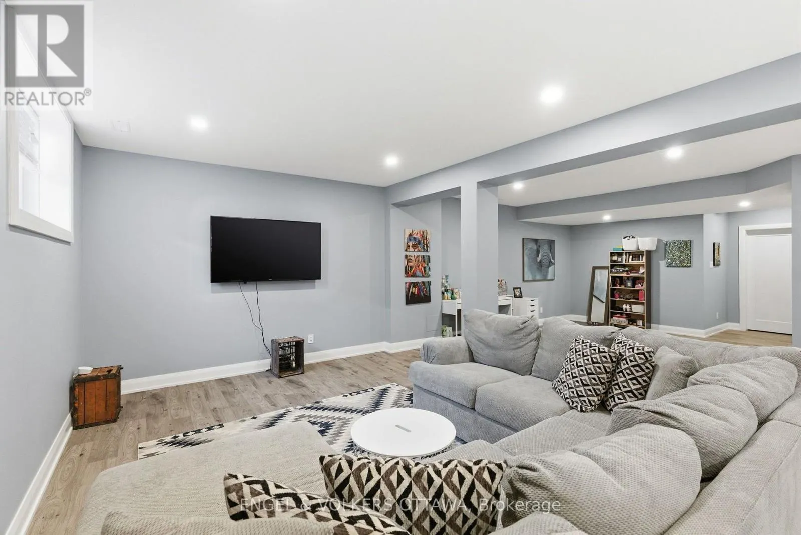 640 MEADOWRIDGE CIRCLE