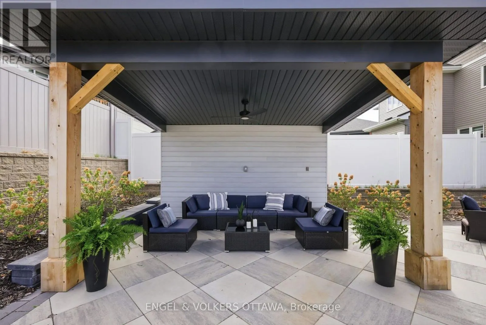 640 MEADOWRIDGE CIRCLE