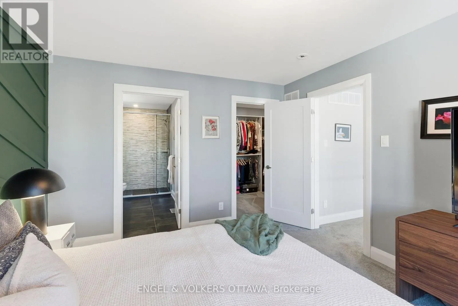 640 MEADOWRIDGE CIRCLE