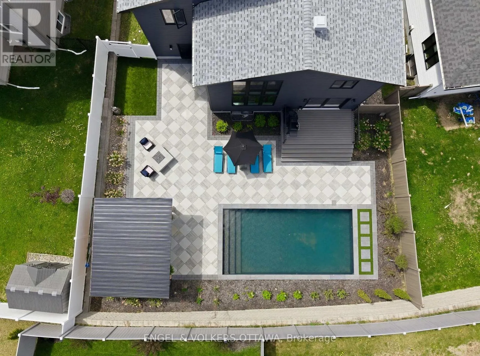 640 MEADOWRIDGE CIRCLE