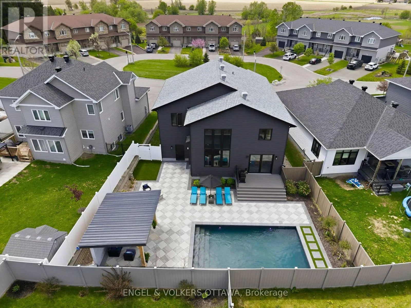 640 MEADOWRIDGE CIRCLE