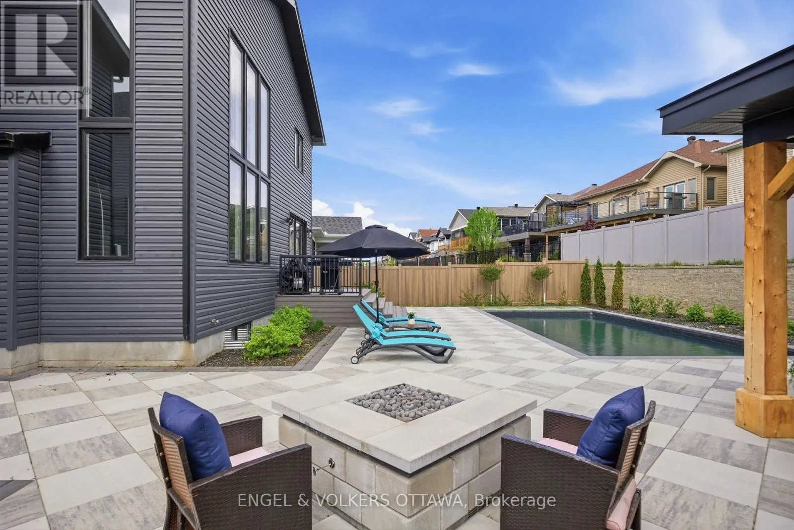 640 MEADOWRIDGE CIRCLE