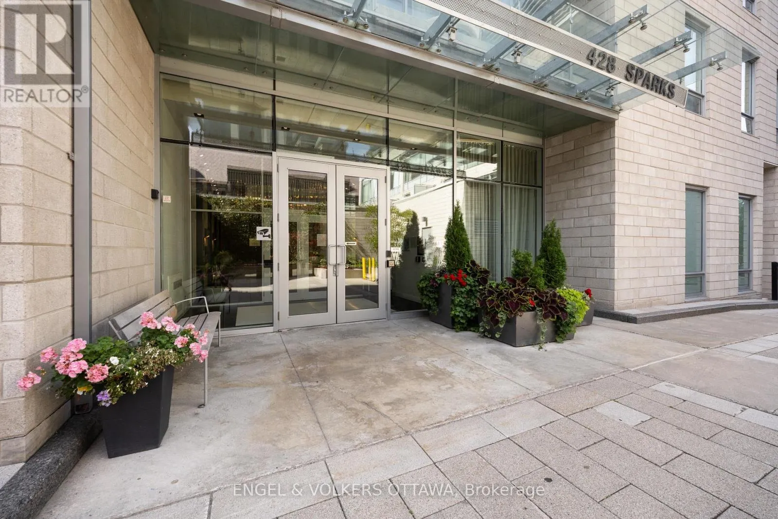 701 - 428 SPARKS STREET