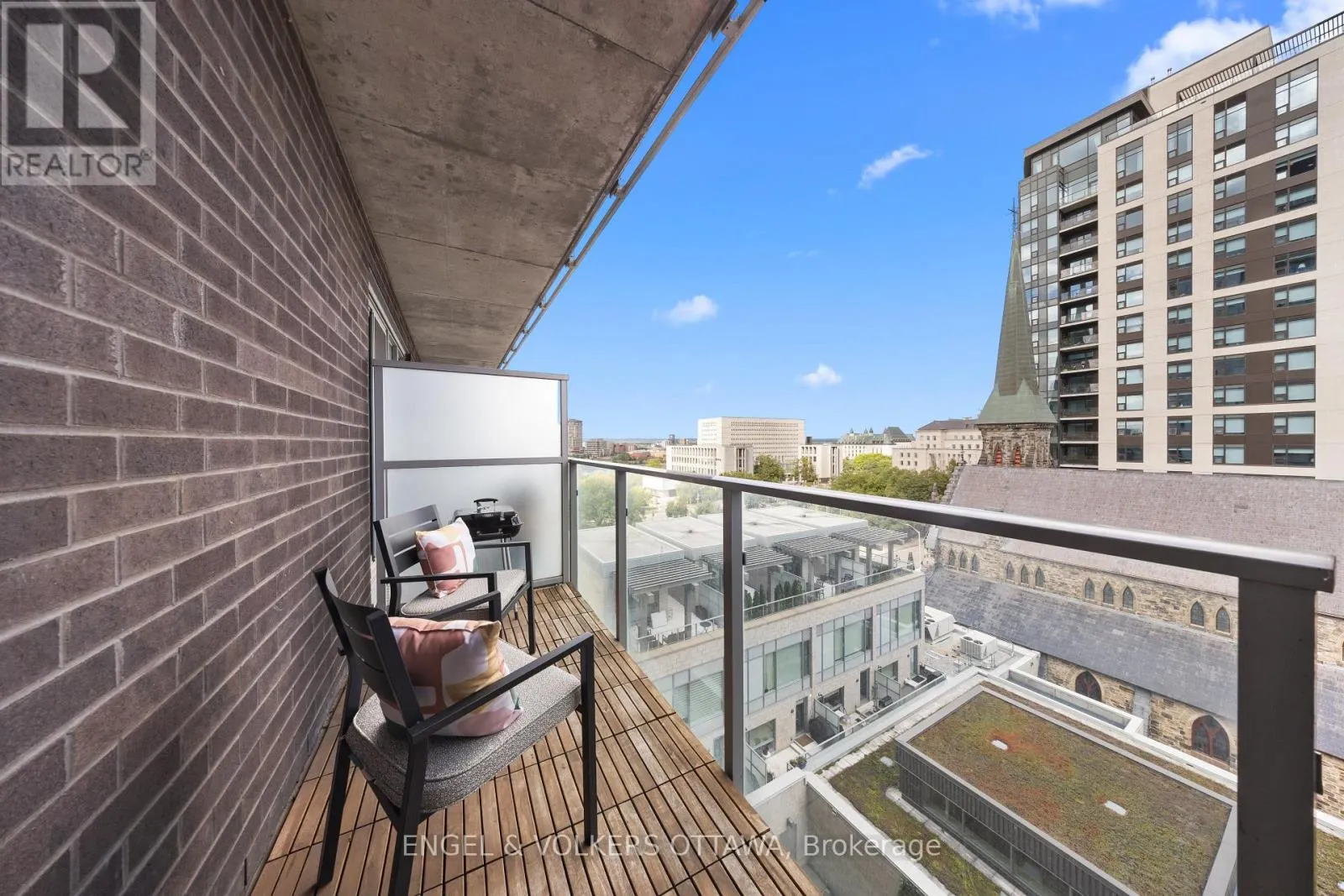 701 - 428 SPARKS STREET