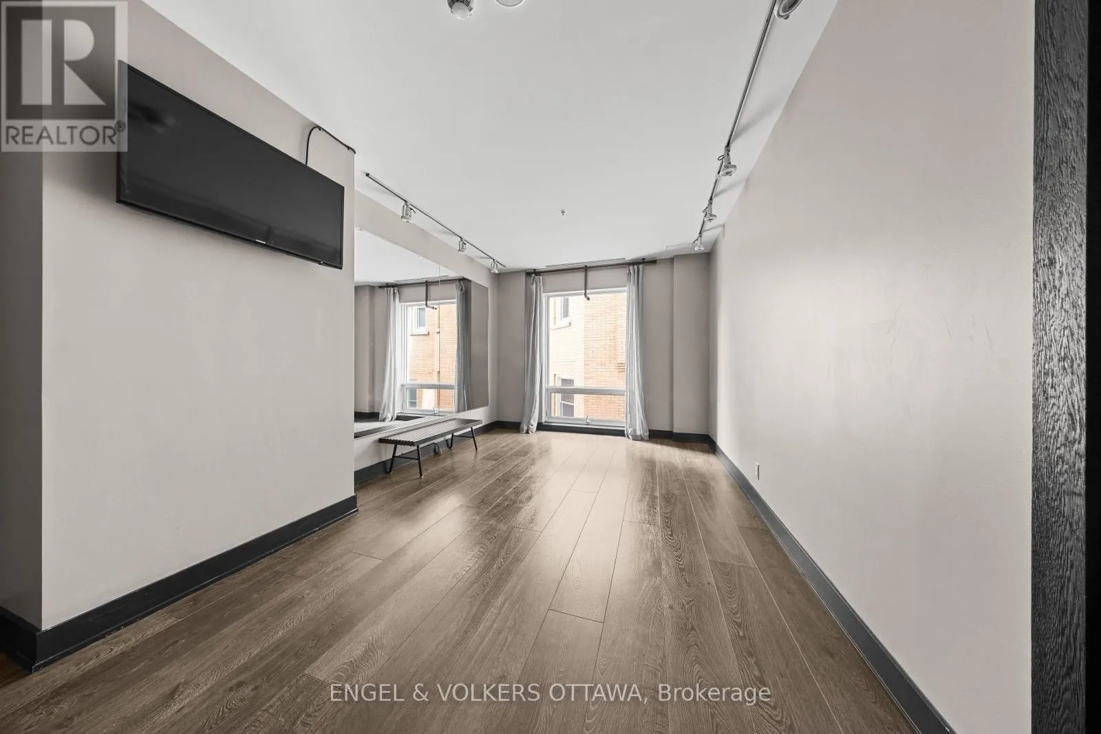 701 - 428 SPARKS STREET