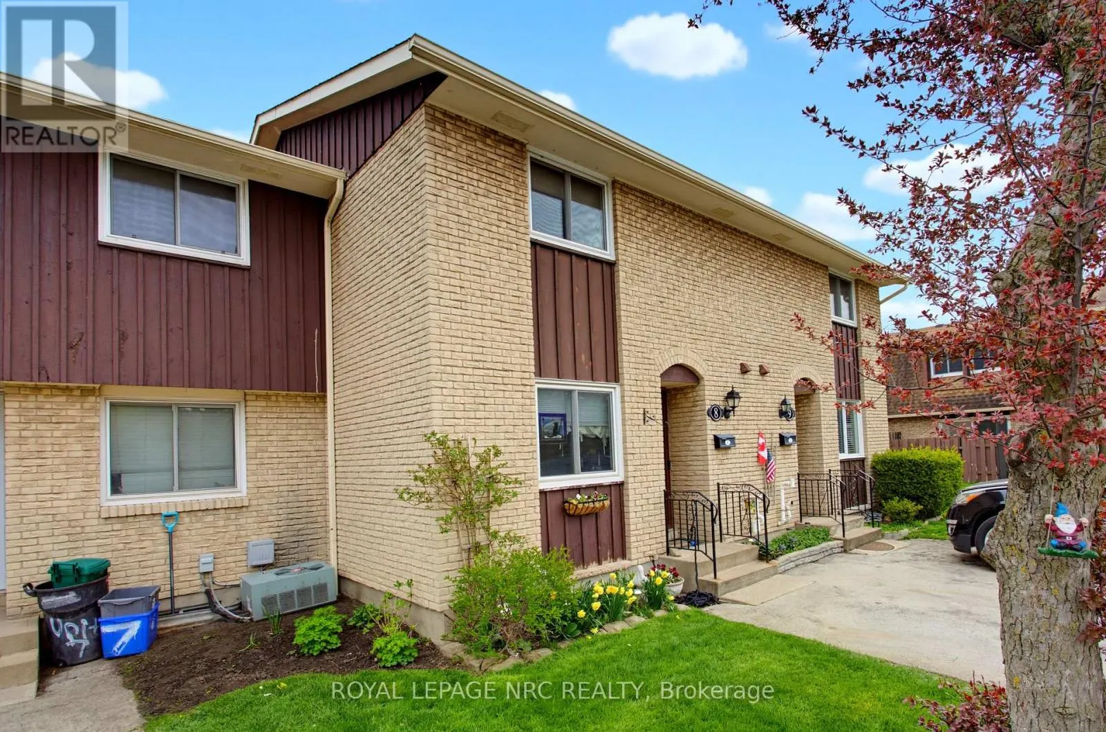8 - 50 LAKESHORE ROAD #8
