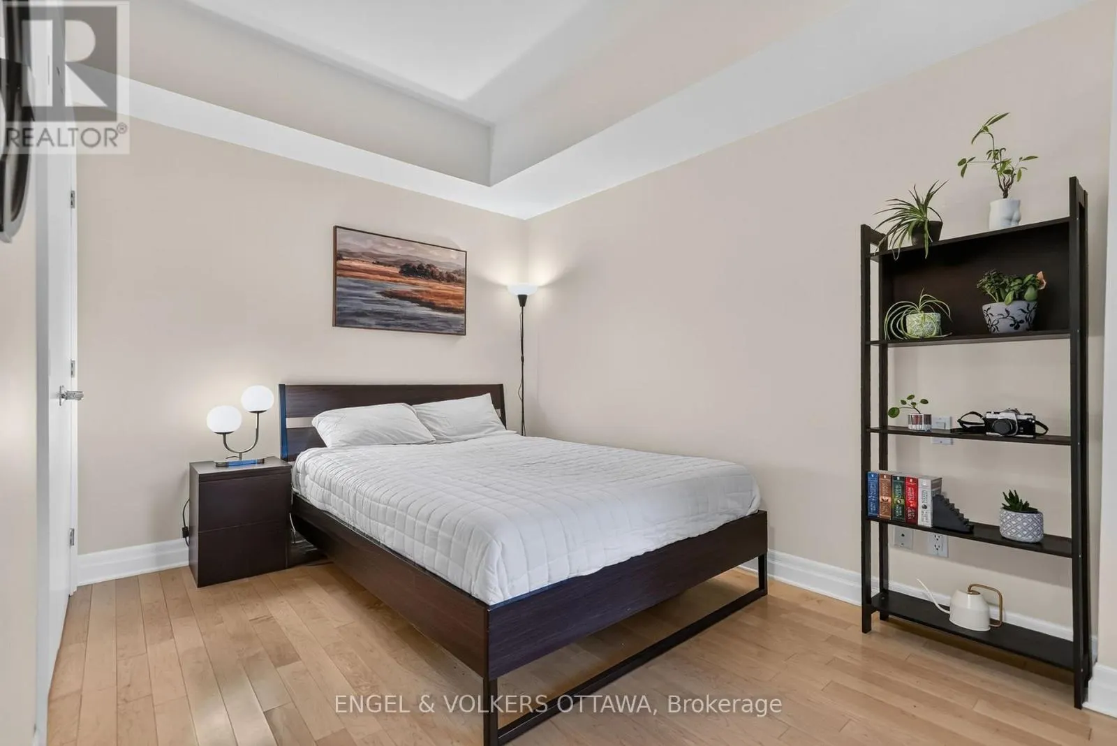 706 - 245 KENT STREET