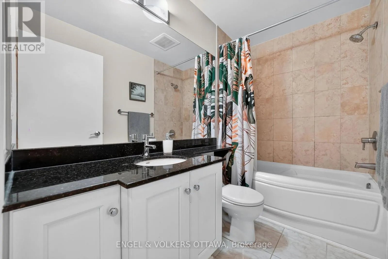 706 - 245 KENT STREET