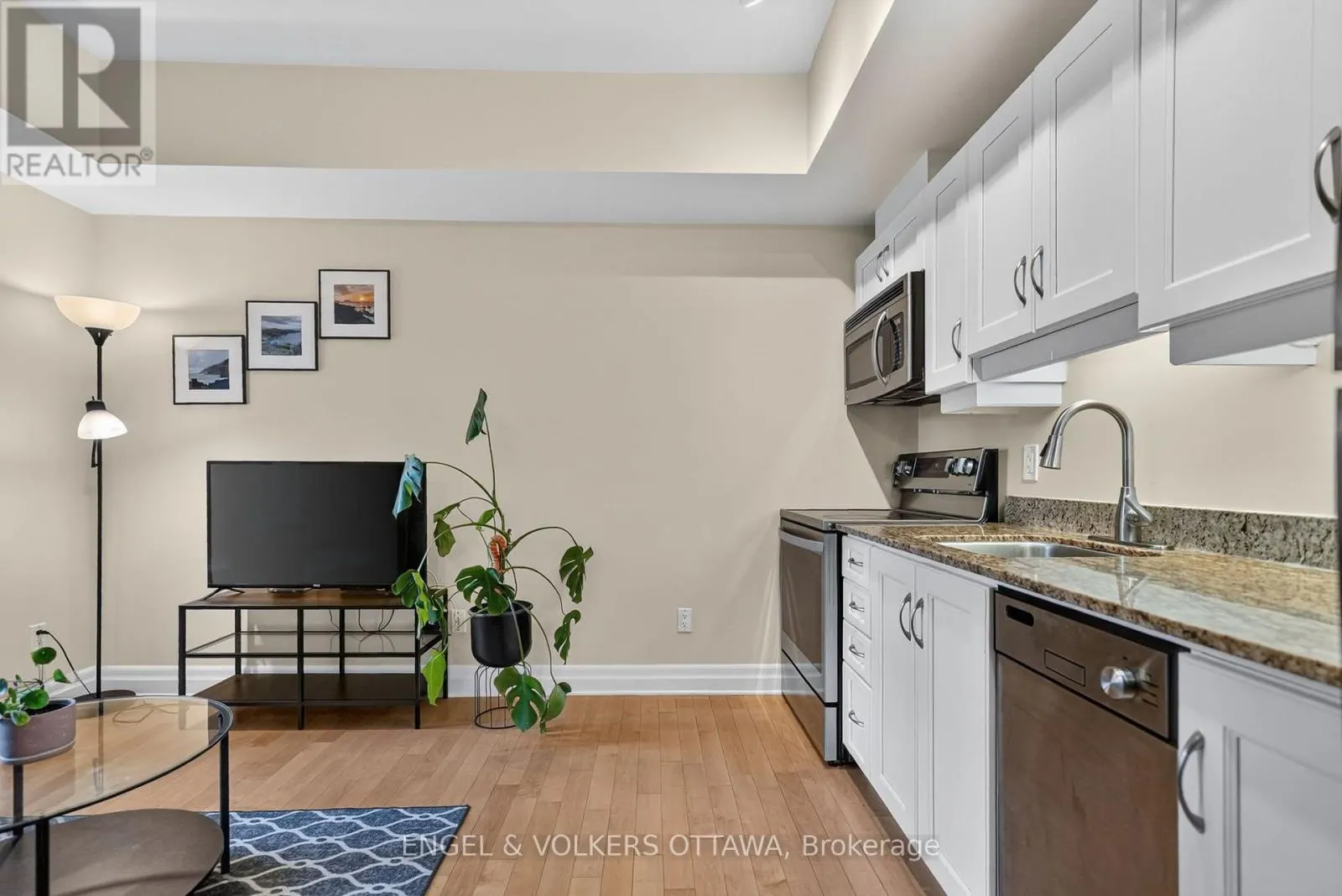 706 - 245 KENT STREET
