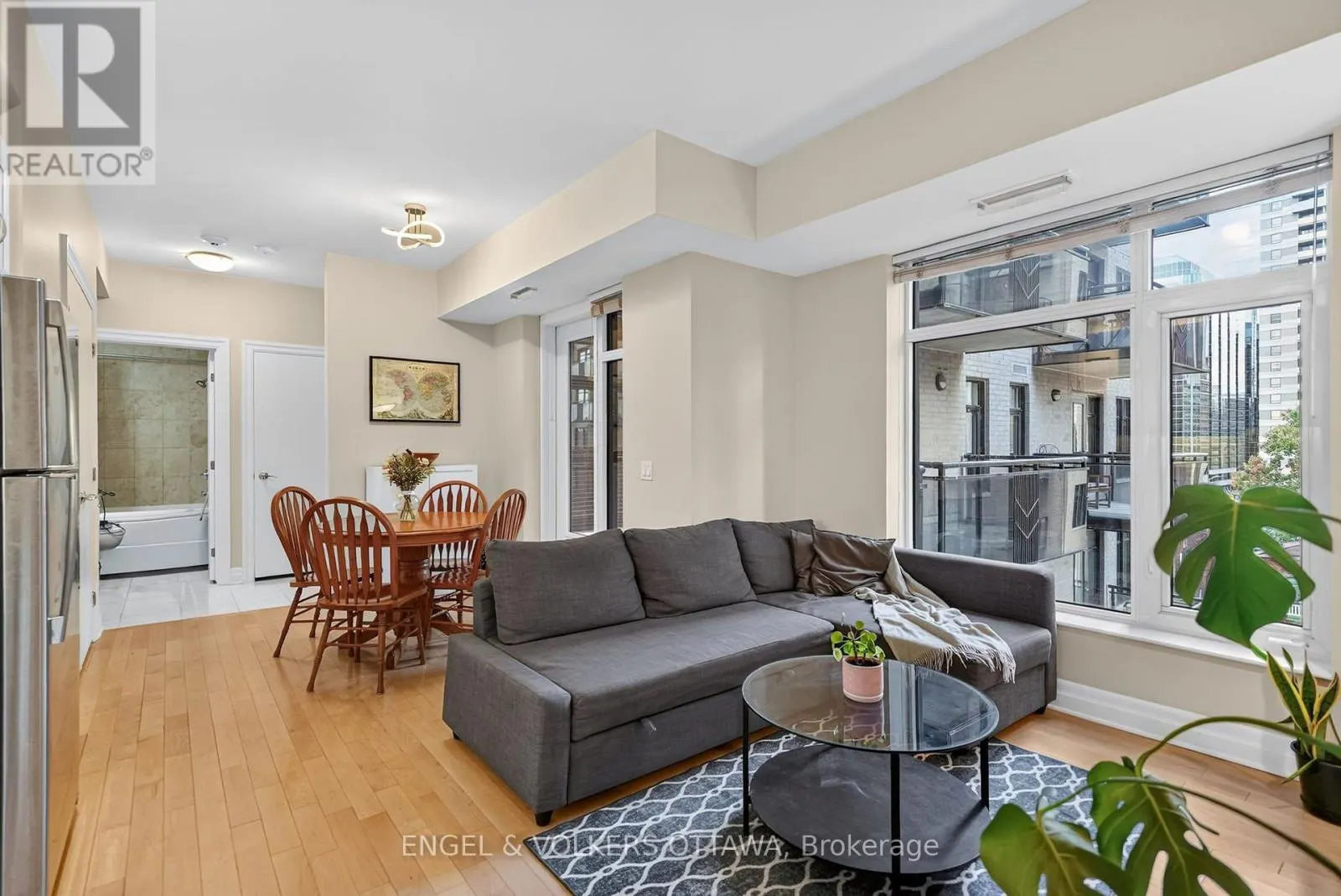 706 - 245 KENT STREET