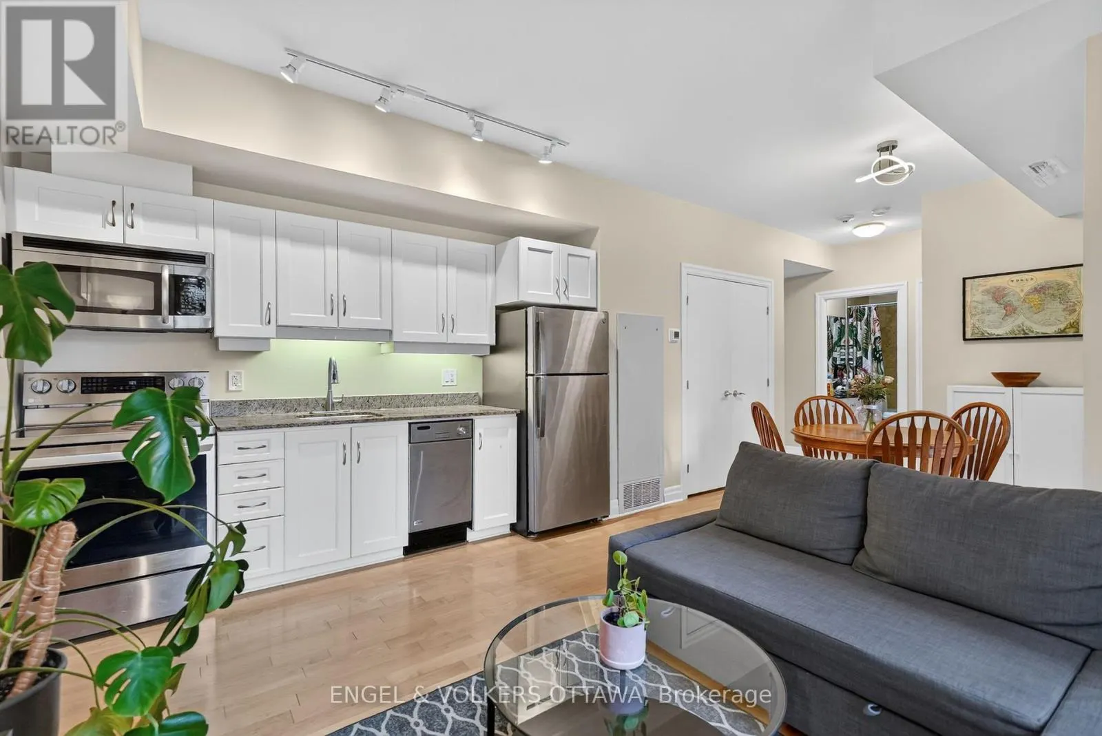 706 - 245 KENT STREET