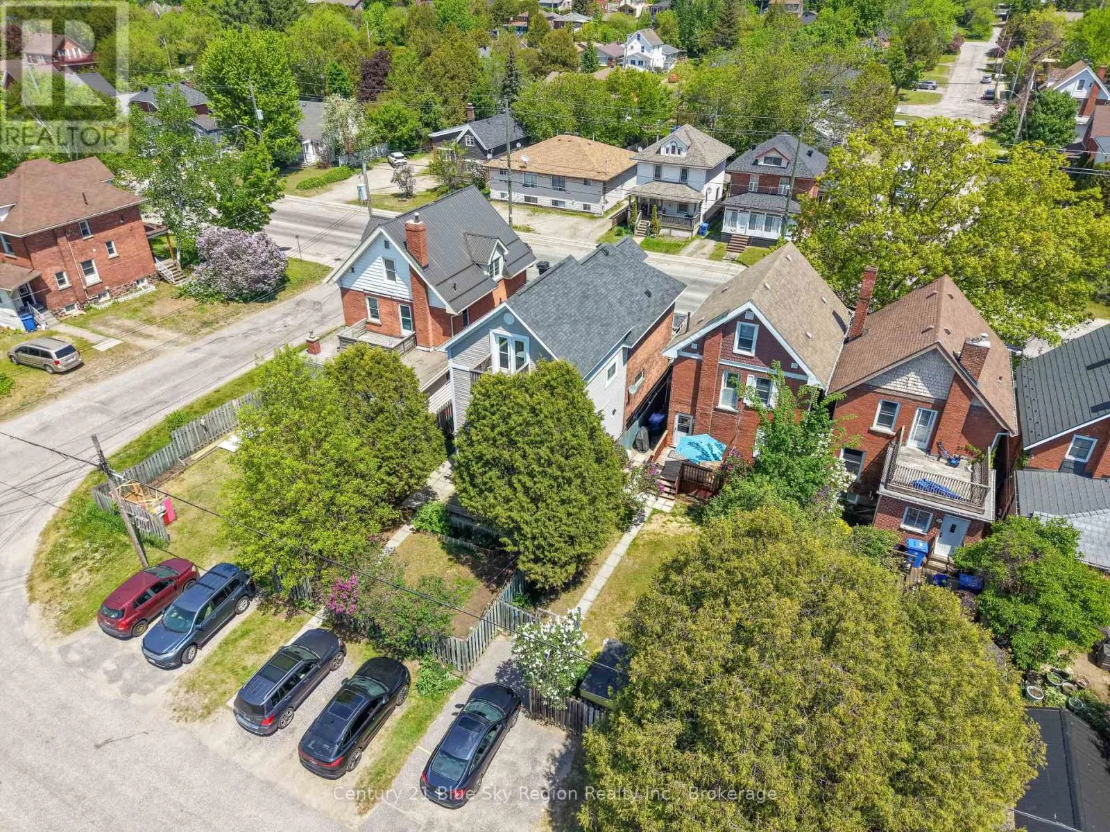 897 MAIN STREET W