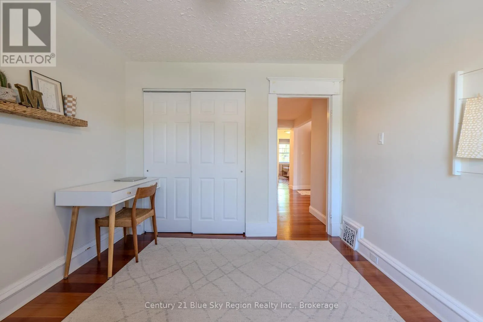 897 MAIN STREET W