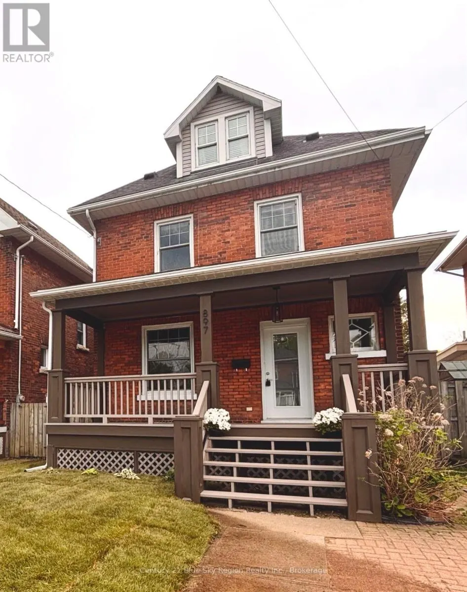897 MAIN STREET W