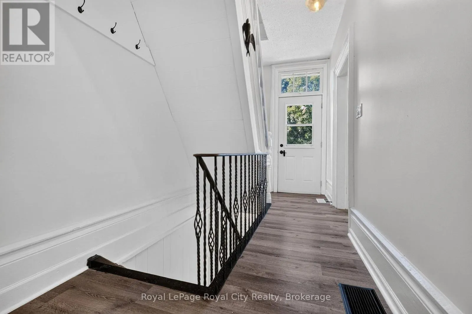 393 MAIN STREET S