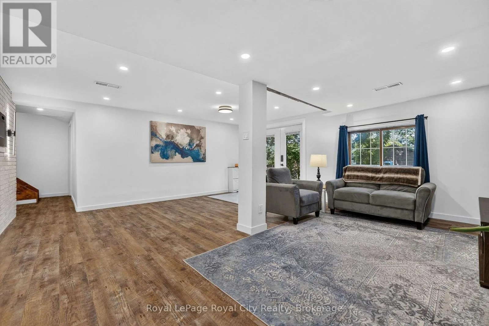 393 MAIN STREET S