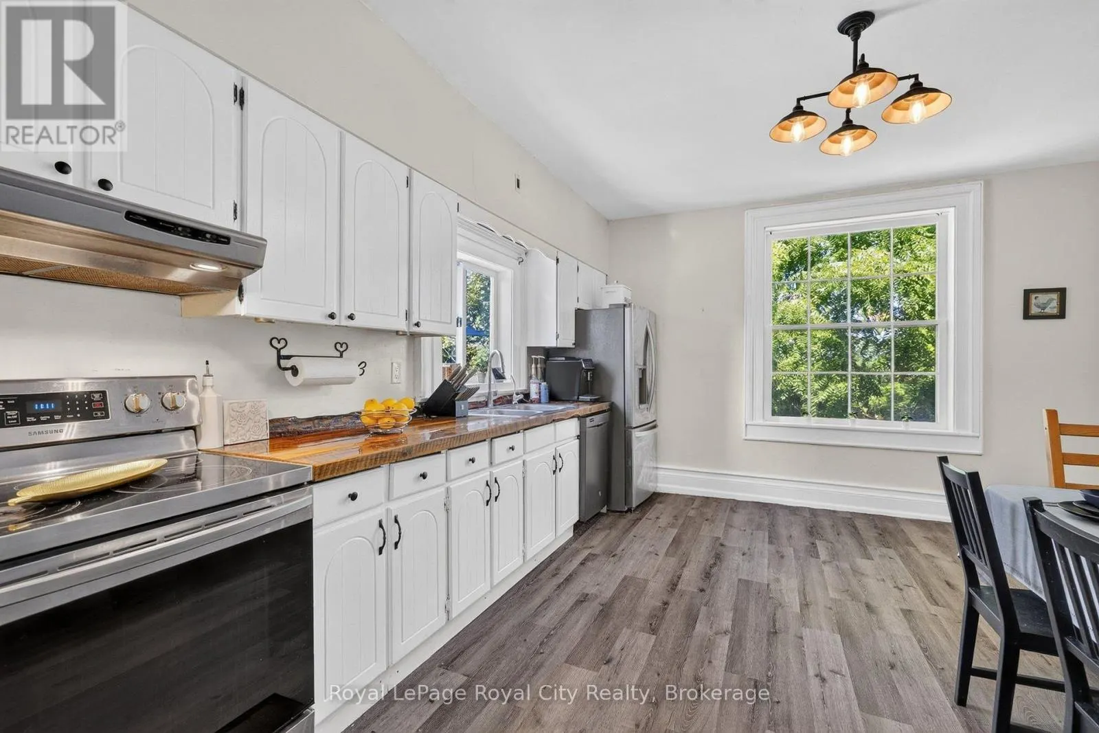 393 MAIN STREET S