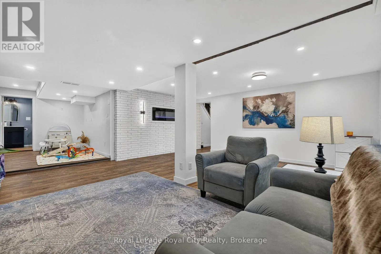 393 MAIN STREET S