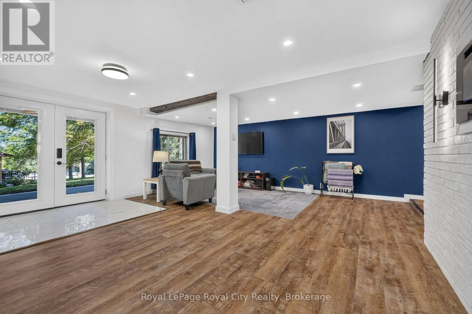 393 MAIN STREET S
