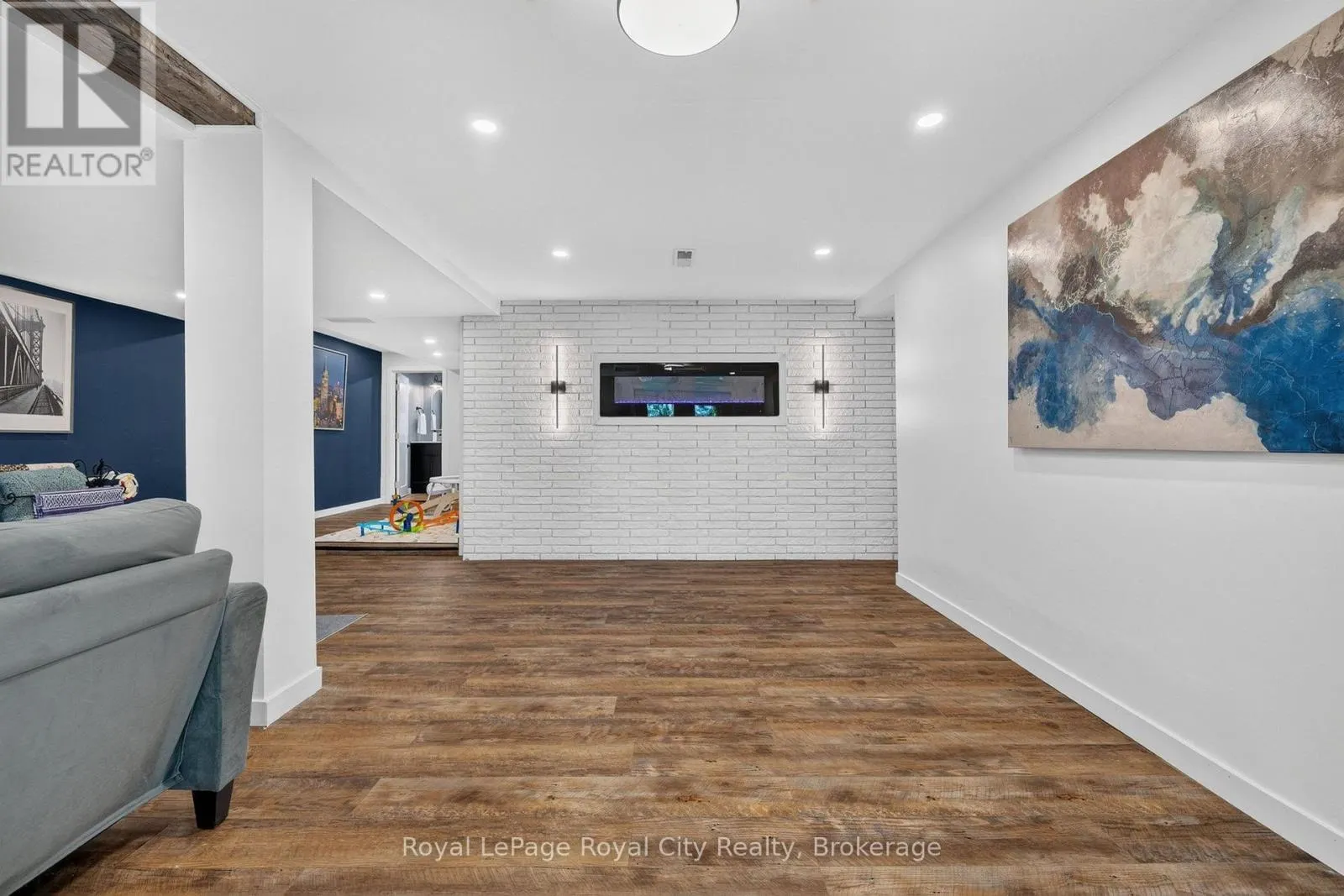 393 MAIN STREET S