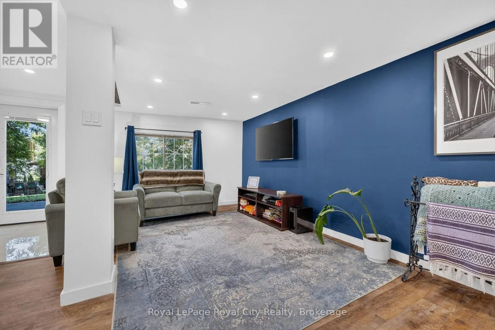 393 MAIN STREET S