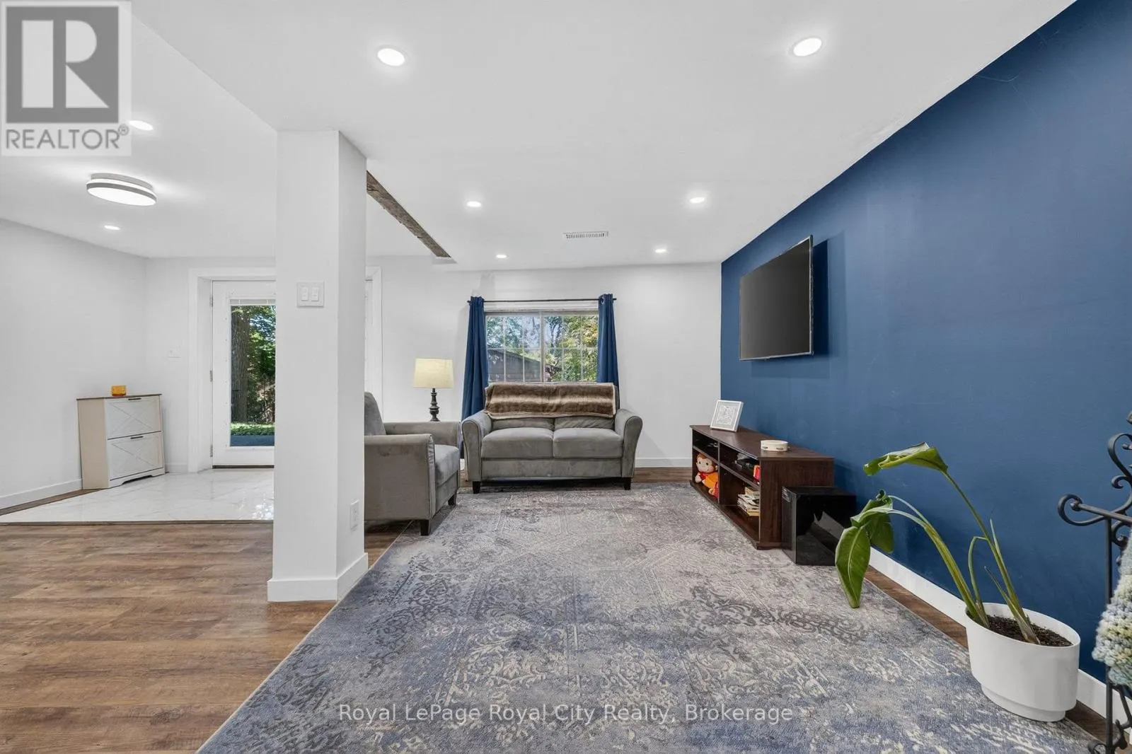 393 MAIN STREET S