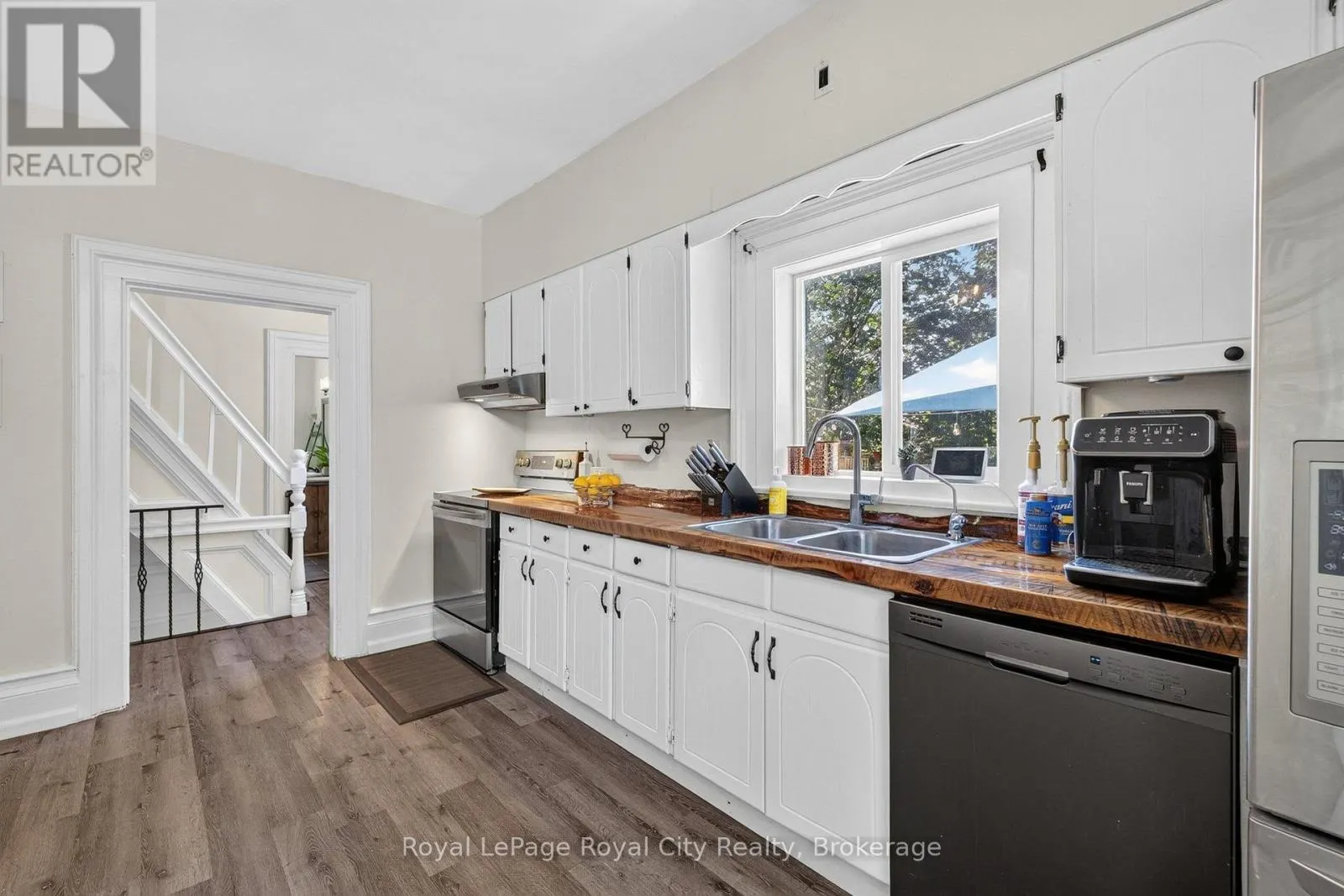 393 MAIN STREET S