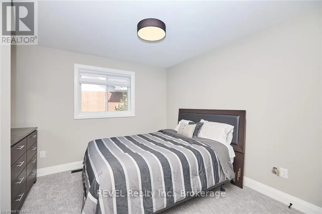 26 OAKRIDGE BOULEVARD