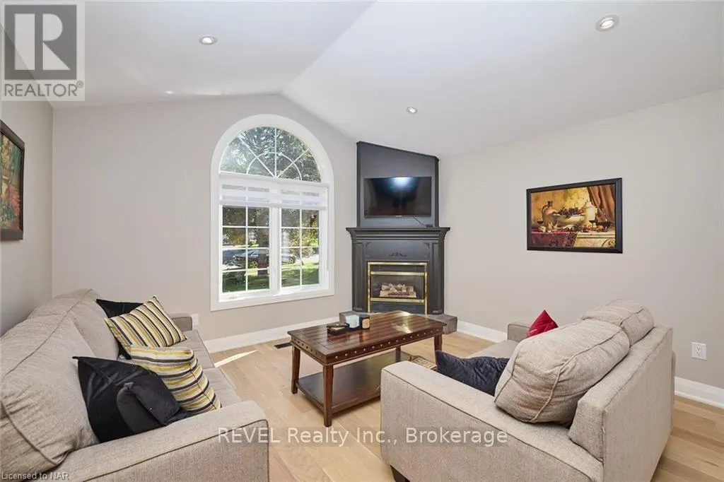 26 OAKRIDGE BOULEVARD
