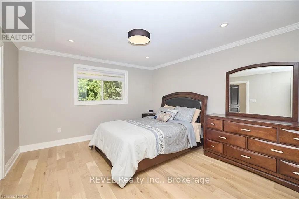 26 OAKRIDGE BOULEVARD