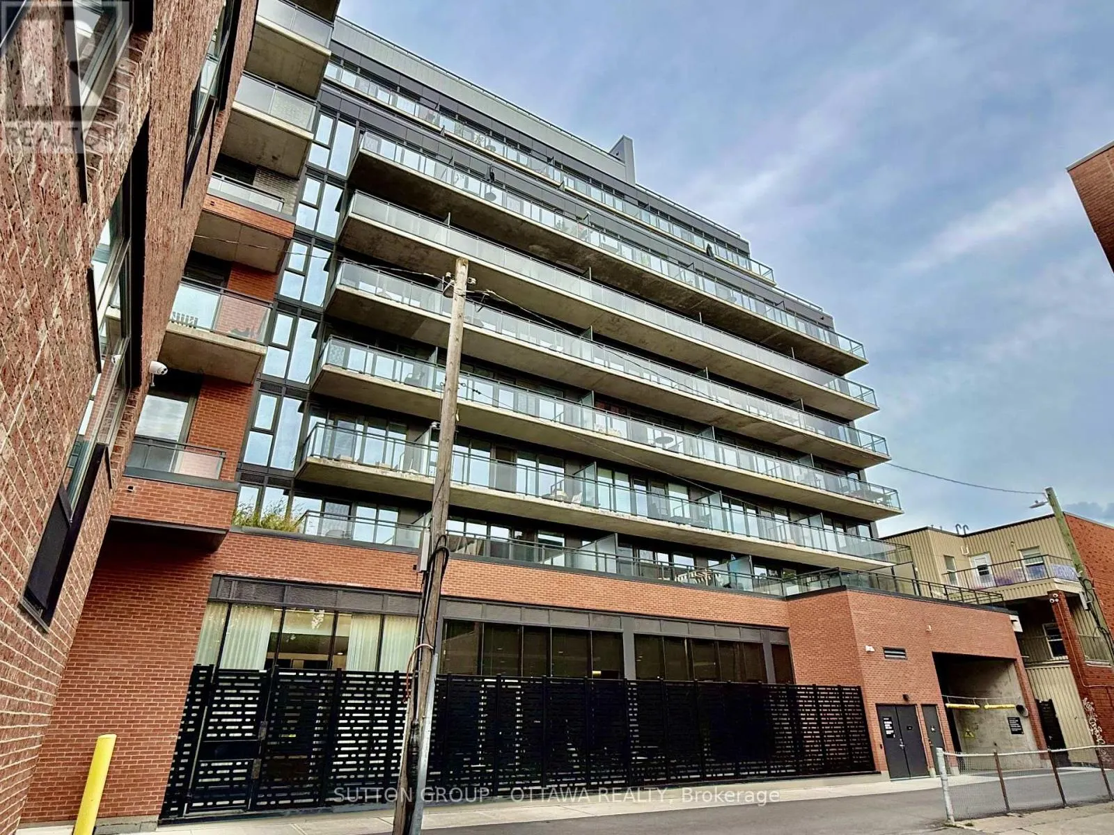 617 - 10 JAMES STREET