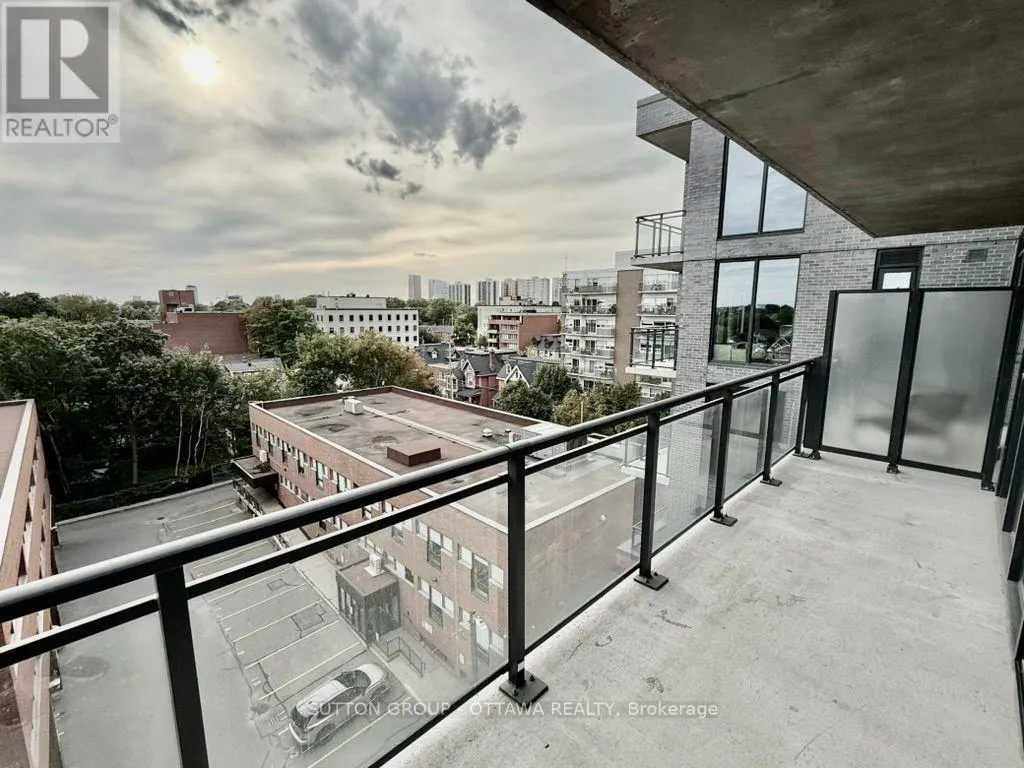 617 - 10 JAMES STREET