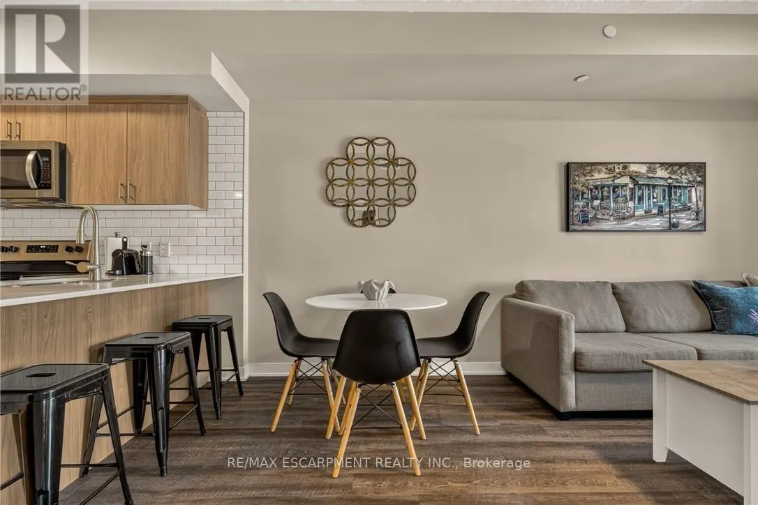 413 - 16 MARKLE CRESCENT