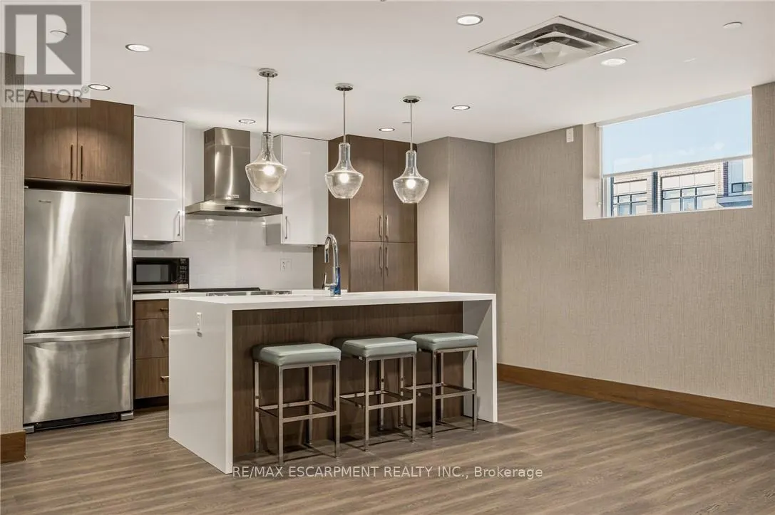 413 - 16 MARKLE CRESCENT