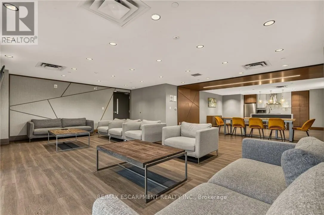 413 - 16 MARKLE CRESCENT