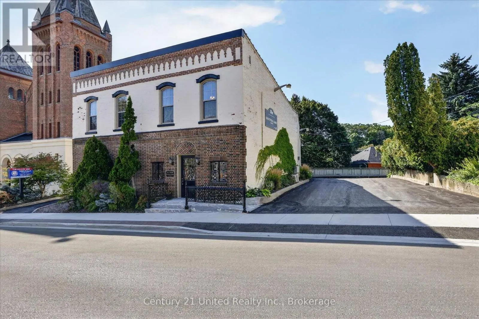135 WALTON STREET