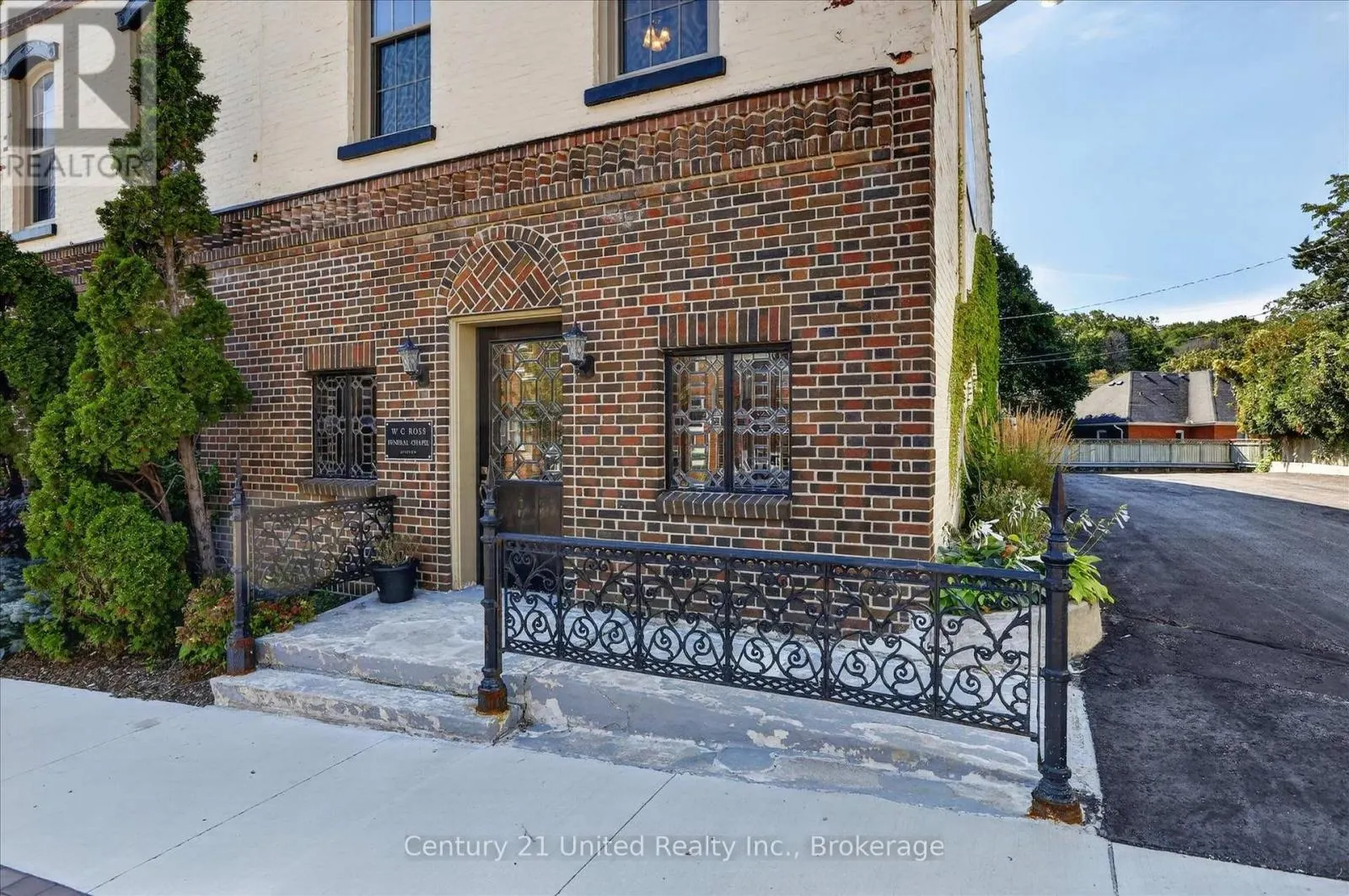 135 WALTON STREET