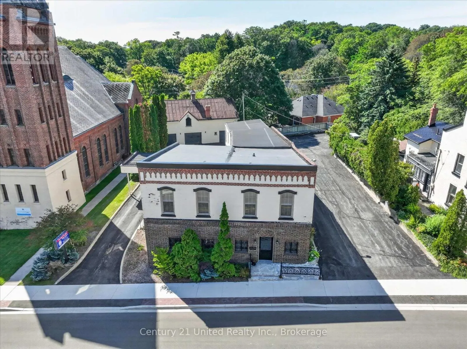 135 WALTON STREET