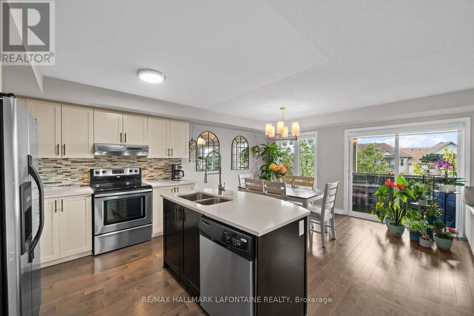 7 - 585 STONEFIELD PRIVATE