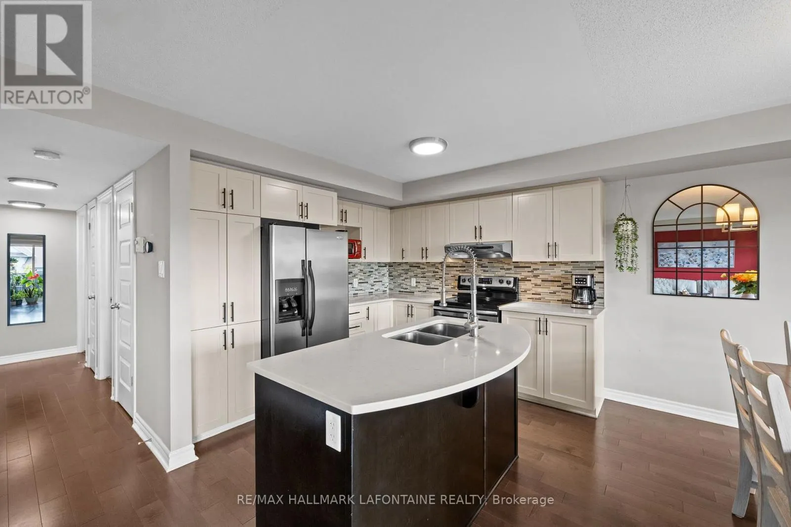 7 - 585 STONEFIELD PRIVATE