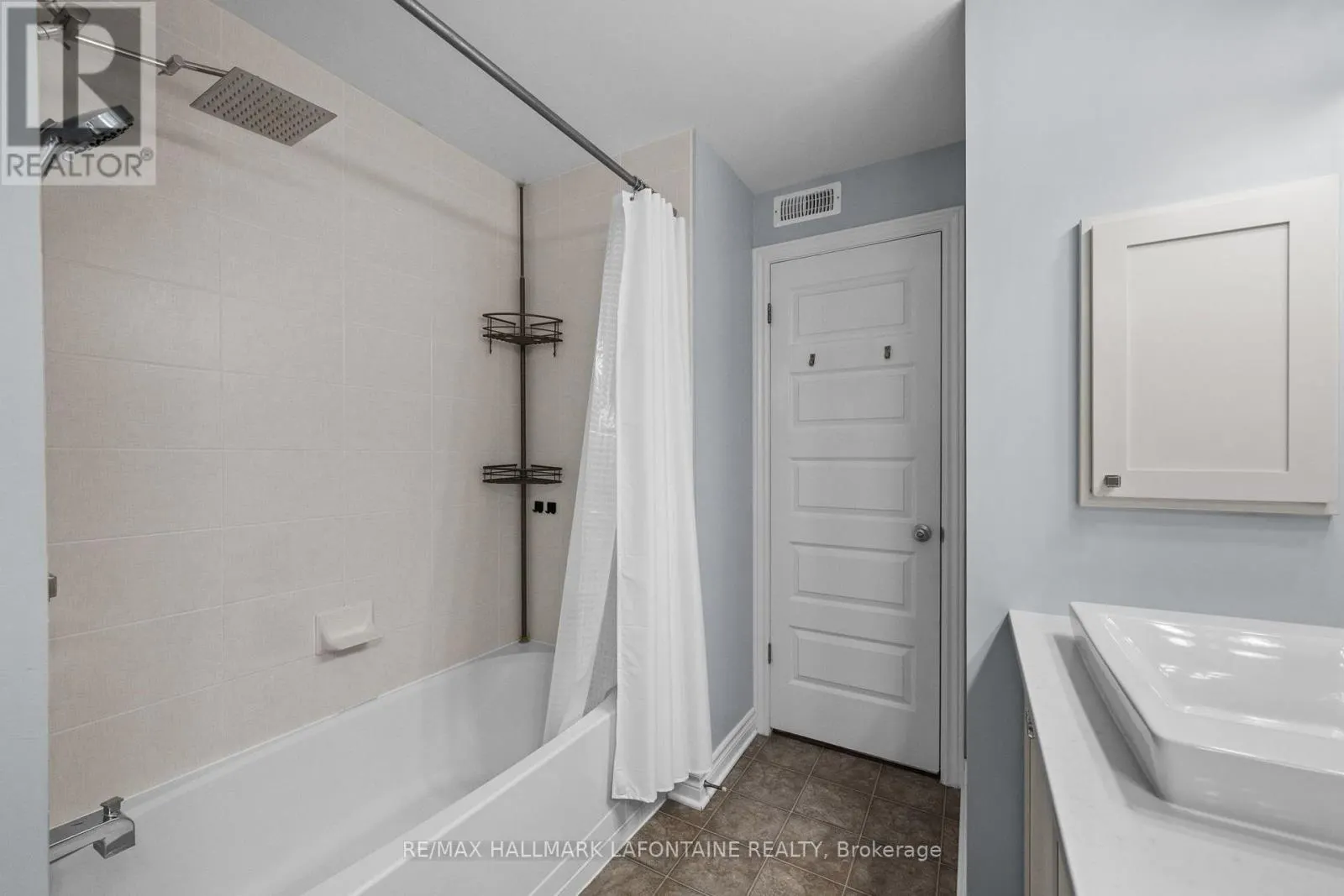 7 - 585 STONEFIELD PRIVATE