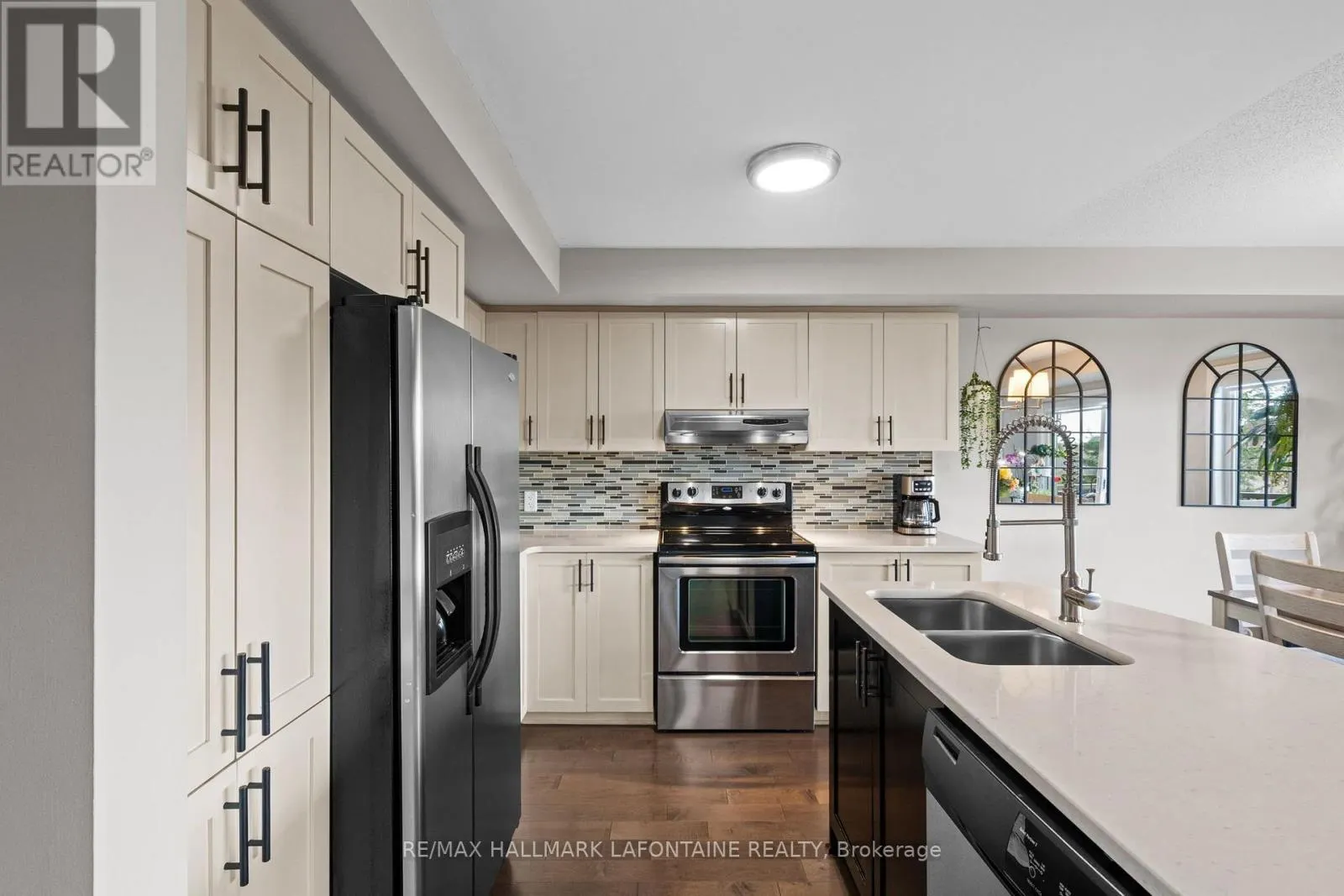 7 - 585 STONEFIELD PRIVATE